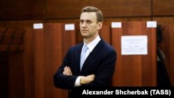Олексій Навальний у ЦВК Росії при спробі подати документи на вибори, 24 грудня 2017 року
