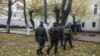 У вайсковых частках абмежавалі спатканьні з роднымі і звальненьні салдат. Але гэта «не карантын»
