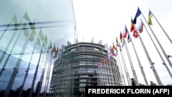 Депутати Європарламенту закликають ЄС заборонити весь імпорт російського викопного палива, включаючи скраплений російський газ