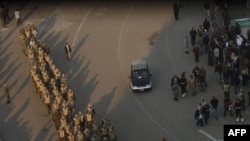 Müsüriň harbylary Kairiň Tahrir meýdançasynda, 13-nji fewral.