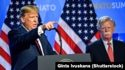 Болтон (п) був радником Трампа (л) з березня 2018 року