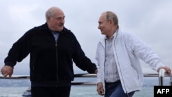 Володимир Путін та Олександр Лукашенко на яхті в Чорному морі 29 травня 
