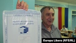 Printre reclamanți figurează și Ion Iovcev, directorul Liceului "Lucian Blaga" din Tiraspol