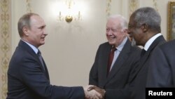 Володимир Путін з Джиммі Картером і Кофі Аннаном у Москві, 29 квітня 2015 року