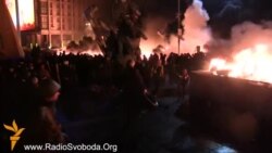 На Майдані горять намети і барикади