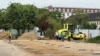 Muncitorii pregătesc primele lucrări de construcții la Planșeul Unirii din Piața Unirii, 11 iunie 2025.