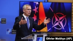 Хоча Єнс Столтенберґ погоджується з тим, що Київ має отримати більше важкого озброєння, він не повідомив додаткових деталей