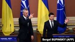 Президент України Володимир Зеленський і генеральний секретар НАТО Єнс Столтенберґ на пресконференції в Києві, 31 жовтня 2019 року
