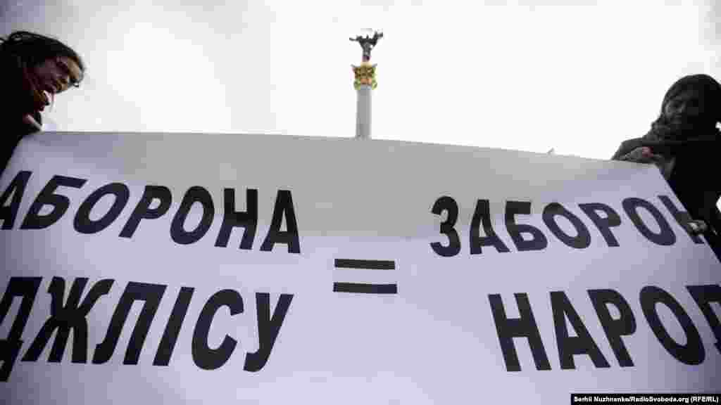 26 квітня 2016 року влада анексованого Криму заборонила Меджліс кримськотатарського народу. Організацію визнали екстремістською і заборонили її діяльність в Росії