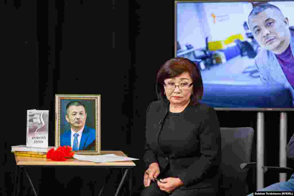 "Зайырбек Ажыматов "Азаттыкта" 2014-жылдан бери иштеп келе жаткан. Ал "Азаттык" үчүн чоң табылга болгон". Акын жана журналист Бурулкан Турдубек кызы Сарыгулова. 