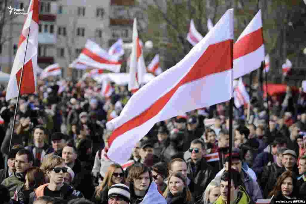 У час мітынгу прамаўлялі дэпутаткі Ганна Канапацкая і Алена Анісім, выканаўца абавязкаў рэктара будучага ўнівэрсытэту Гілевіча Алег Трусаў, старшыня Беларускай асацыяцыі журналістаў Андрэй Бастунец і старшыня Беларускага кангрэсу дэмакратычных прафсаюзаў Аляксандар Ярашук і іншыя