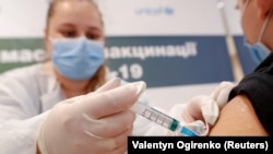 Повністю імунізовані й отримали дві дози понад 7,7 мільйона людей