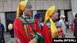 Казанда Кукмарадан килгән удмурт артистлары