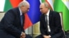 Олександр Лукашенко і Володимир Путін (праворуч) під час саміту Шанхайської організації співробітництва (ШОС), Бішкек, 15 червня 2019 року