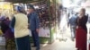 Türkmenistanda bir bazar. Illýustrasiýa suraty.