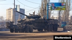Танк сепаратистів у Макіївці, грудень 2014 року (©Shutterstock)