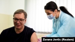 Вучіч: я отримав вакцину, я почуваюся чудово. Дякую нашим чудовим медичним працівникам. Дякую нашим китайським друзям
