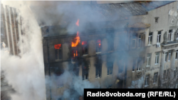 Ліквідація пожежі в Одеському коледжі економіки триває четвертий день