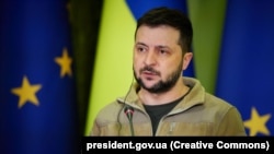При цьому президент заявив про потеплішання відносин із Заходом: «ми бачимо намагання збільшити підтримку й у напрямку важкої техніки»