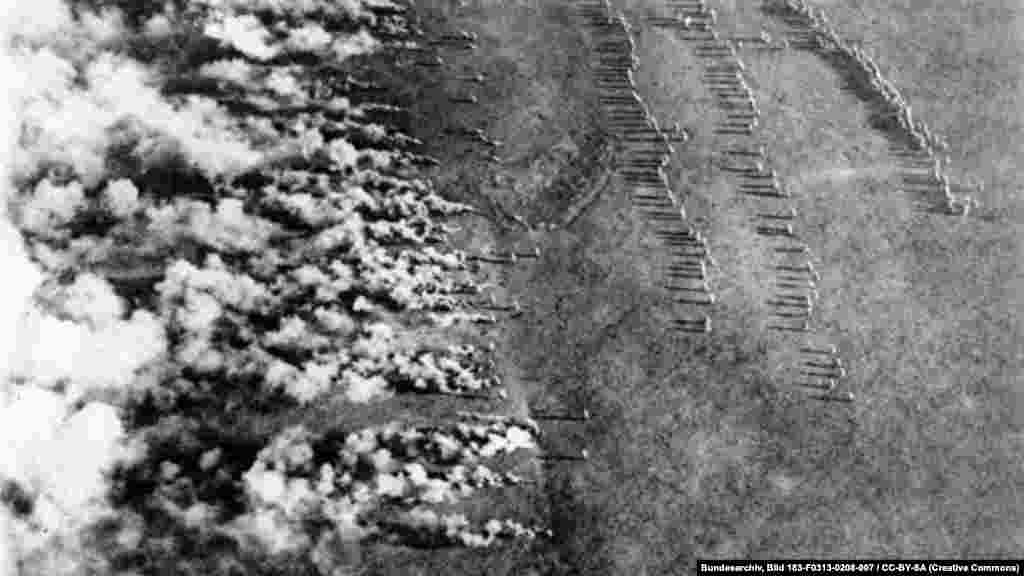 Немецкая газовая атака на восточном фронте, которую сфотографировал российский летчик. Это изображение 1916 года получило название «Немецкий кошмар из воздуха»