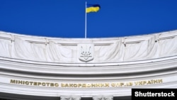 «Виїзд на окуповану територію без згоди України є порушенням українського законодавства, а ті, хто бере участь у таких діях, відповідатимуть за законом»