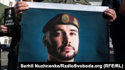У липні минулого року італійський суд засудив нацгвардійця Віталія Марківа до 24 років в’язниці, визнавши його «активним співучасником умисного убивства» італійського фотографа Адреа Рокеллі, захист назвав вирок політичним