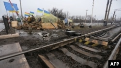 Учасники блокування у Кривому Торці на Донеччині, 23 лютого 2017 року
