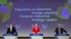 Potpredsednici Evropske komisije Margret Vestager i Valdis Dombrovskis, i komesar za unutrašnje tržište Tjeri Breton predstavljaju predlog strožih pravila za strane investicije, Brisel, 5. maj 2021.