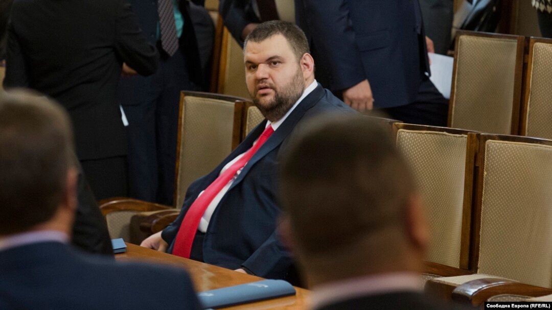 Депутатът от ДПС Делян Пеевски в пленарната зала на парламента