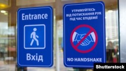 «Наразі на Буковині у 5 разів зросла кількість хворих дітей на коронавірус. Ми змушені повернутися до деяких обмежень на два тижні, аби спинити ланцюг поширення COVID-19», – кажуть в ОДА
