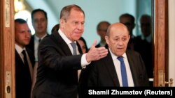 Министр иностранных дел России Сергей Лавров (слева) и министр иностранных дел Франции Жан-Ив Ле Дриан (архив)
