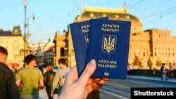 У спільній заяві за результатами 23-го саміту Україна–ЄС, серед іншого, наголошено, що сторони вітають успішне застосування безвізового режиму для громадян України
