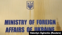 Консул проводить зустрічі з представниками МВС Грузії з цього питання, повідомив керівник управління консульського забезпечення Департаменту консульської служби МЗС Василь Кирилич