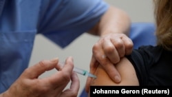 «Поки впевненість у можливості ЄС отримати вакцину руйнується, такі гравці, як Росія і Китай, готові вступити зі своїми вакцинами й можуть отримати декілька значних піарних перемог»
