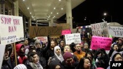 Архівне фото протестів у США проти міграційного указу президента Дональда Трампа