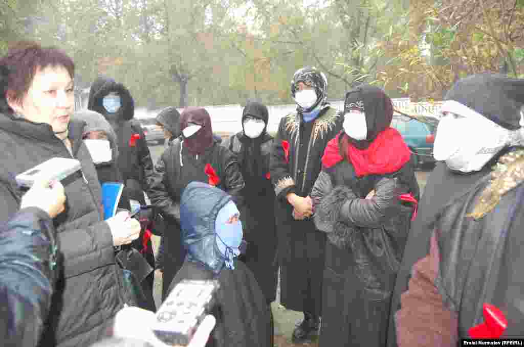 2007-жылы Ноокаттагы ооруканада балдарга массалык түрдө СПИД оорусунун жуктурган деген айып менен 30дай дарыгер кармалып, үчөө төрт-беш жылдан түрмөгө кесилген.