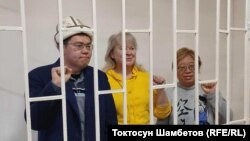 "Социал-демократтар" партиясынын лидери жана мүчөлөрү сотто. Бишкек. Ноябрь, 2024-жыл.