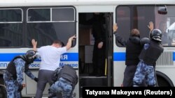 Ініціатори акції закликали своїх прихильників пройти Бульварним кільцем – без плакатів і без гасел