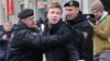 Автори звіту вказують на приклад журналіста Романа Протасевича, заради затримання якого білоруська влада примусово посадила пасажирський літак Ryanair