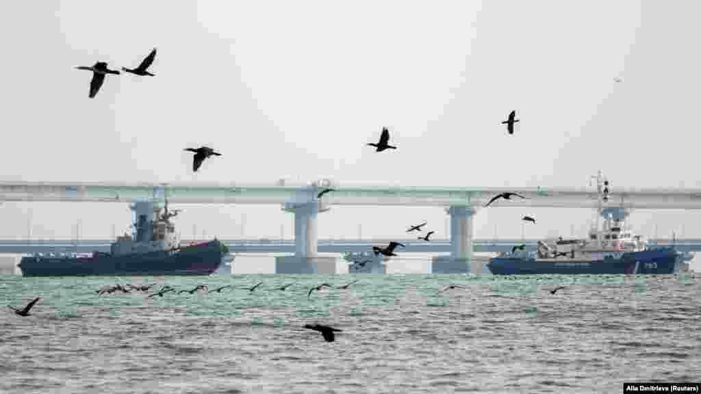 Росія захопила три кораблі ВМС України, малі броньовані артилерійські катери «Бердянськ» і «Нікополь» і буксир «Яни Капу», і 24 українських військовослужбовців – моряків і працівників СБУ 25 листопада 2018 року неподалік Керченської протоки зі застосуванням зброї в міжнародних водах, що за міжнародним правом визнається як акт агресії
