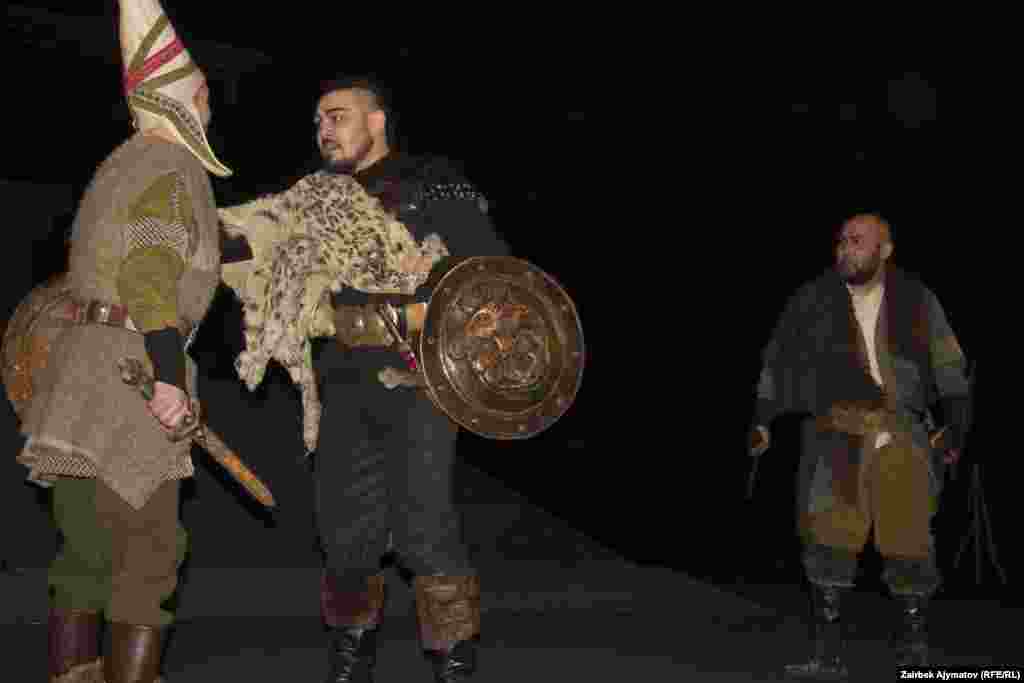  Драмада автор Тумар ханышаны кыргыз дүйнө таанымына жуурулуштуруп, мекенчилдик темасына басым жасаган. 