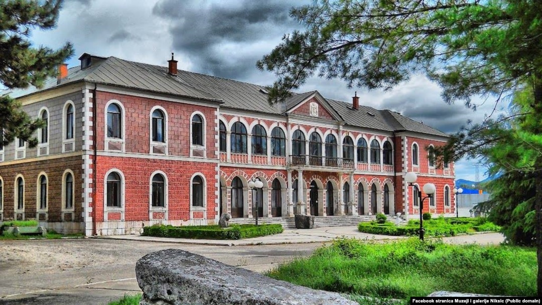 Zgrada Dvorca Kralja Nikole u kojoj je smještena Javna ustanova "Muzeji i galerije Nikšić"
