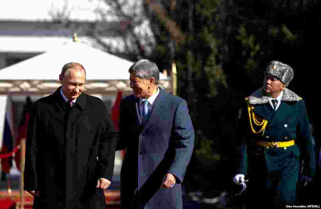 Жолугушуу учурунда президент Алмазбек Атамбаев Кыргызстан менен Орусиянын ортосундагы мамиле жакшы нукка түшүп калганын айтты.