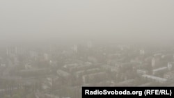 Смог від пожеж та пилу над Києвом. 17 квітня 2020 року